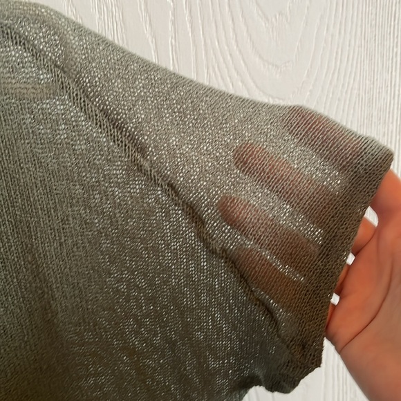 Pale green sheer top - Picture 4 of 4